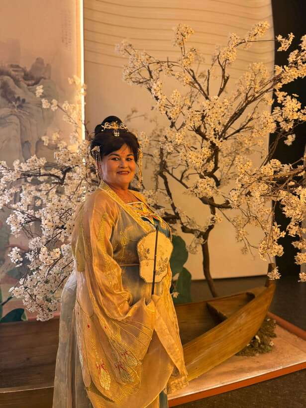 Shanghai Guided Royal Banquet Photo (Incl) with Massage Opt - Photos and personal help from Bonnie or Xi