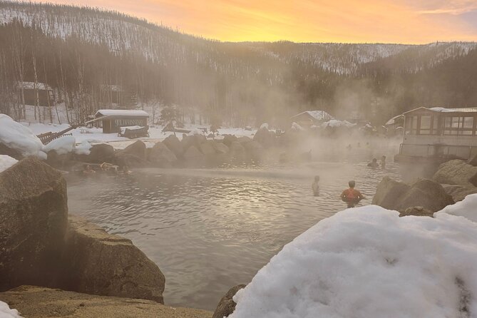 Spectacular Chena Hot Springs Northern Lights Experience - Guide quality shapes the night