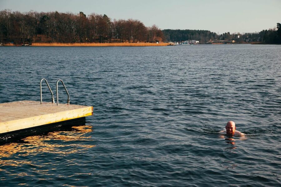 Stockholm: Traditional Sauna & Polar Plunge in Baltic Sea - What the waterfront setup is really like
