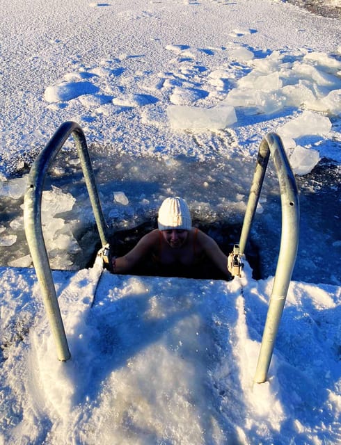 Stockholm: Traditional Sauna & Polar Plunge in Baltic Sea - A five-minute briefing, then your own sauna
