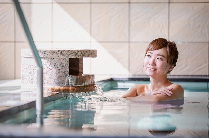 Tattoo-friendly open-air Onsen & drink - A gentle introduction for first-time bathers