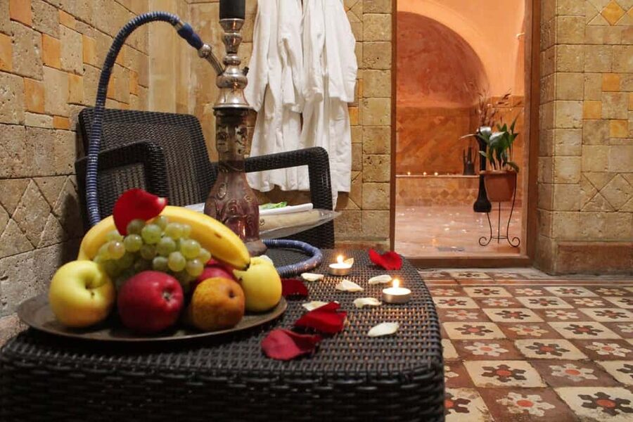 Tbilisi: Legendary Royal Sulfur Pool and Sauna Experience - Wine, candles, and the Georgian touch