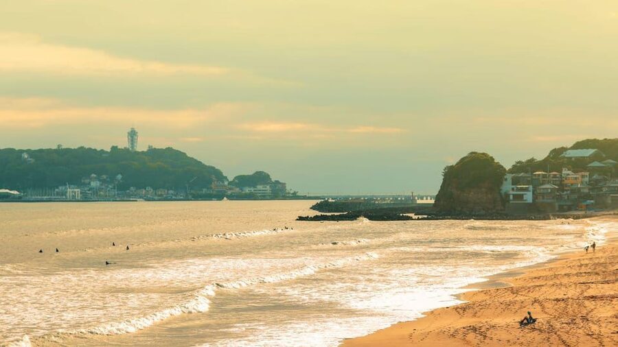 Tokyo: 2-Day Mt. Fuji, Kamakura and Izu Hot Springs Tour - Enoshima Island and the Enoden train