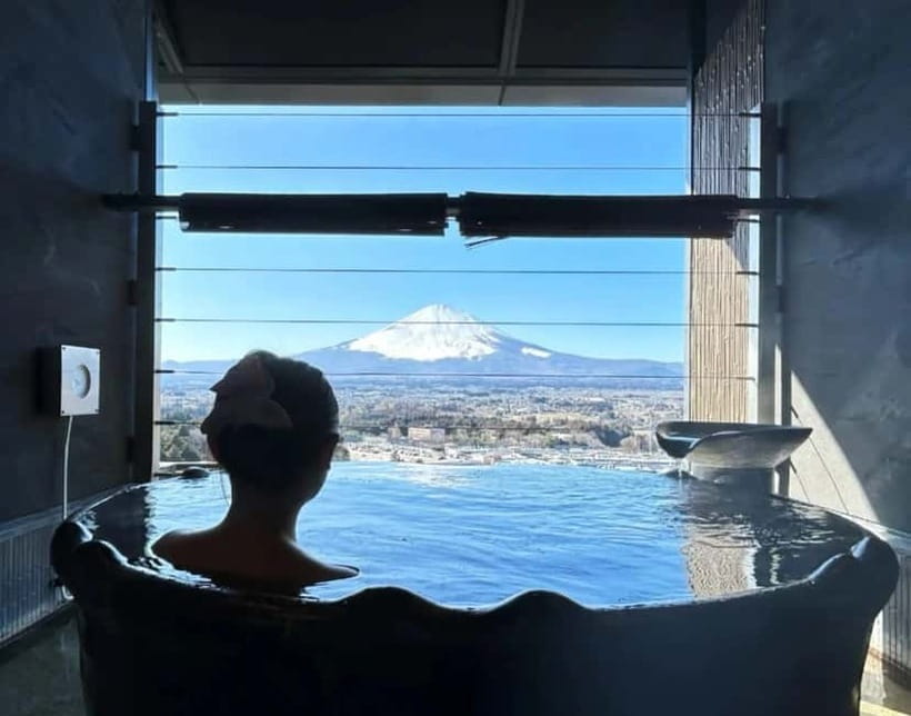 Tokyo: Mount Fuji 5th Station & Onsen Day Trip - Oshino Hakkai: clear ponds and a traditional village