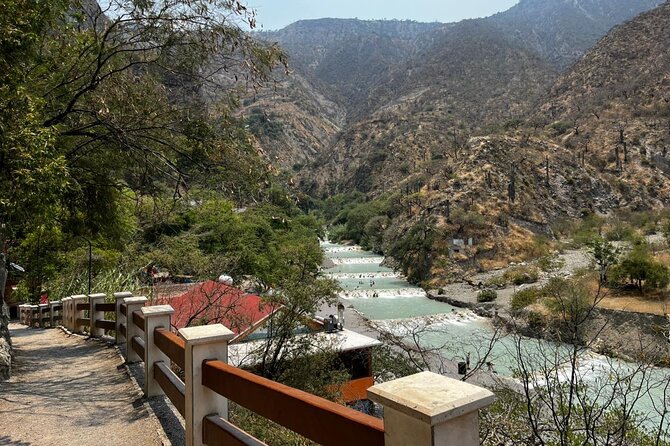 Tolantongo Private Tour + Pastes + One Day at the Hot Springs - What private transport adds to the value
