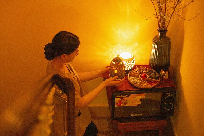 Traditional Relaxation Package 105 mins - Beginning with a warm Hue herbal foot soak
