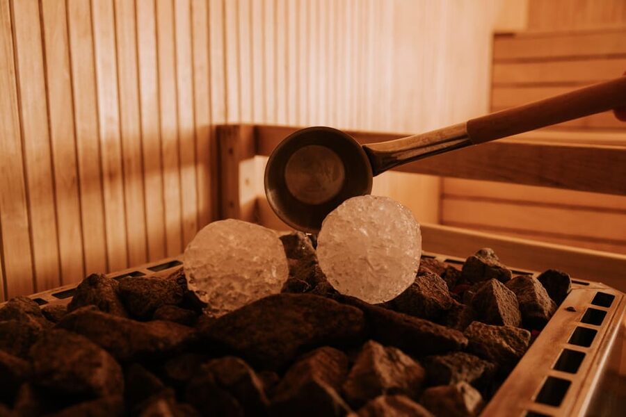Tromsø: Spa/Pool with Bath, Sauna and Outdoor Heated Pool - Move through heat, steam, and cold water