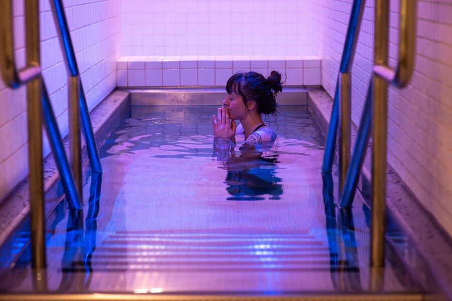 Tromsø: Spa/Pool with Bath, Sauna and Outdoor Heated Pool - A practical route from Tromsø city center