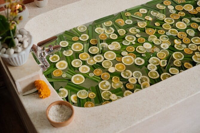 Ubud Balinese Massage Scrub And Flower Bath Experience - The Balinese massage and floral lotion