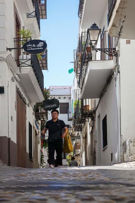 Valencia: Montanejos Hot Springs Tour + Salto De la Novia Waterfall - Montanejos and the 25°C thermal waters