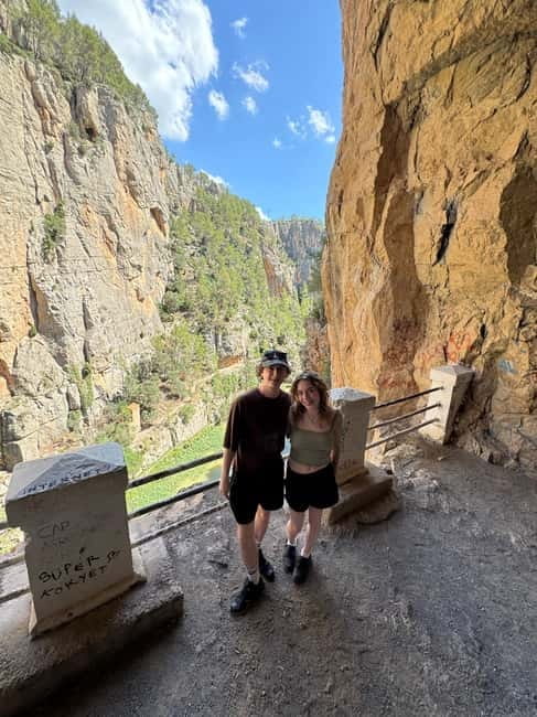 Valencia: Montanejos Hot Springs Tour + Salto De la Novia Waterfall - The guide can make the long day easier