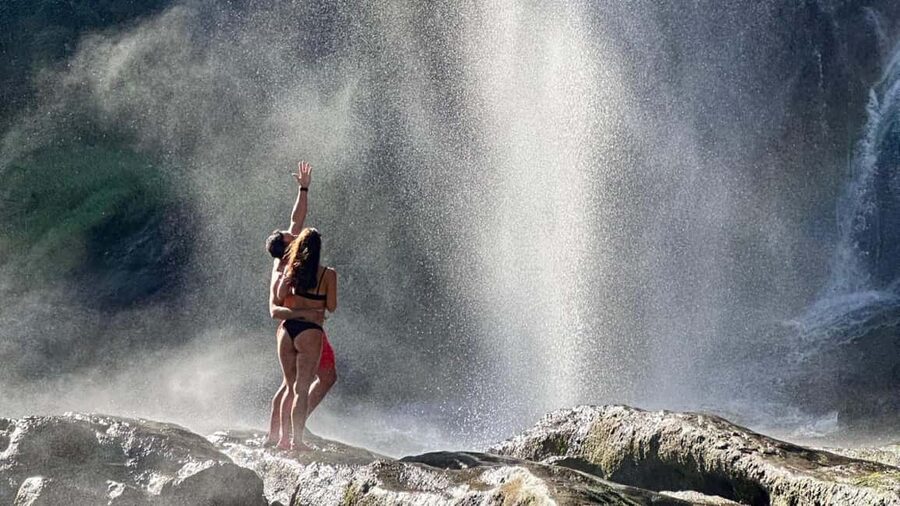 Valencia: Waterfalls and Thermal Springs Tour with Swimming - Montanejos dam shows a different side of the valley