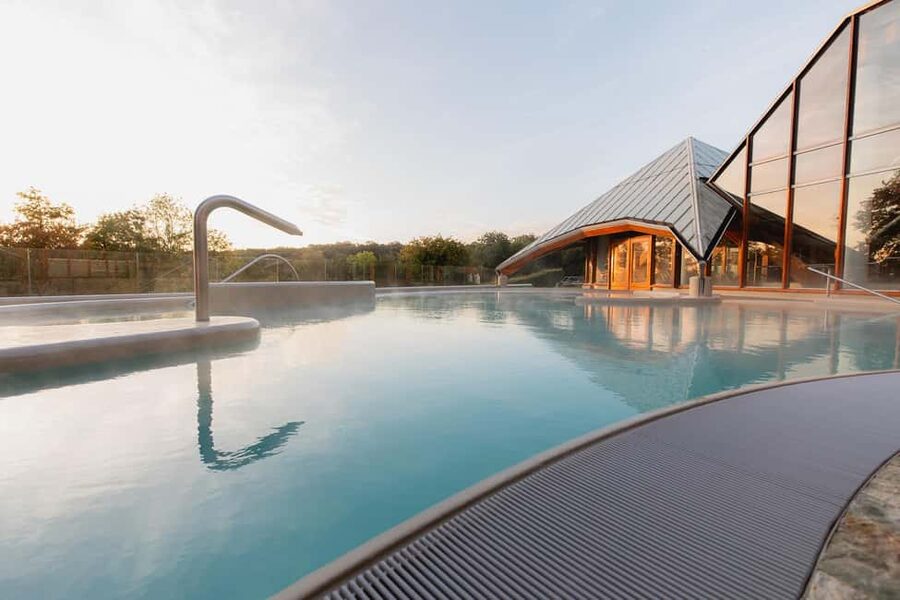 Valkenburg: Thermae 2000 Spa Entry Ticket - Saunas, steam baths, and the clothing rules