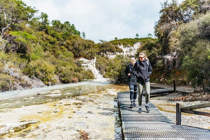 Wai-O-Tapu Thermal Wonderland, Rotorua, New Zealand - What makes Wai-O-Tapu worth your time