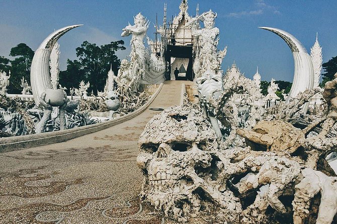 White Temple, Black House Museum and Hot Spring Tour from Chiang Mai (SHA Plus) - Who should book this experience?